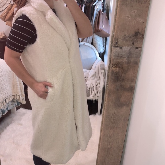 Forever 21 medium ivory fuzzy teddy bear sleeveless duster jacket - Picture 2 of 8